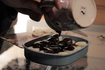  Frau ist Rohakaobrownies