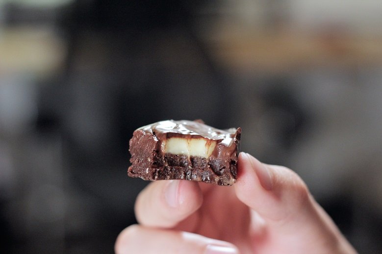  Frau ist Rohakaobrownies